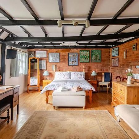 Cozy One-Bedroom Cottage In Great Tey Luaran gambar