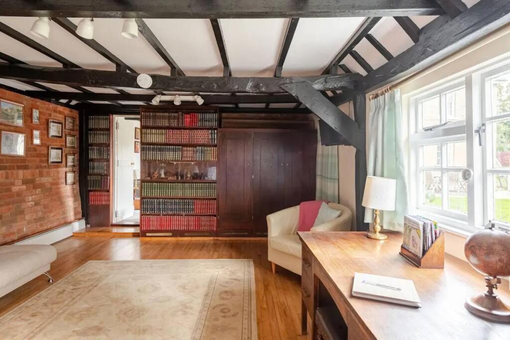 Cozy One-Bedroom Cottage In Great Tey Luaran gambar