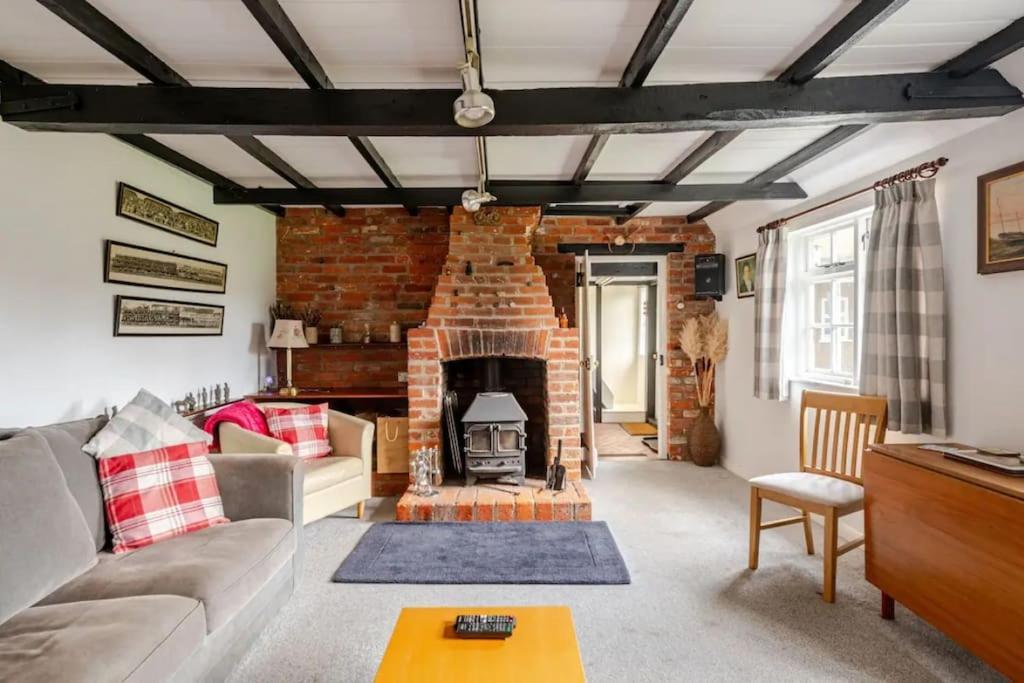 Cozy One-Bedroom Cottage In Great Tey Luaran gambar