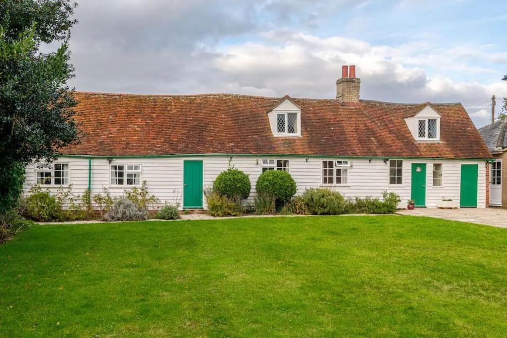 Cozy One-Bedroom Cottage In Great Tey Luaran gambar