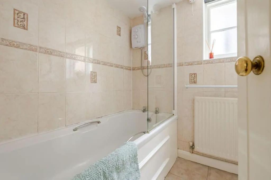Cozy One-Bedroom Cottage In Great Tey Luaran gambar