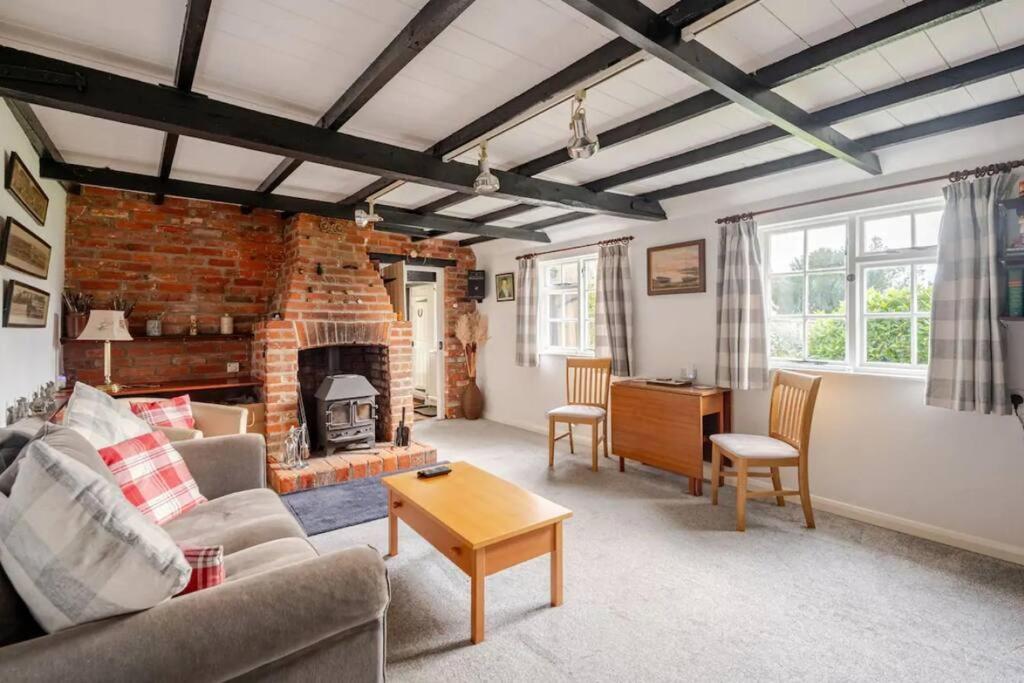 Cozy One-Bedroom Cottage In Great Tey Luaran gambar